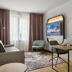 Hotel June Six