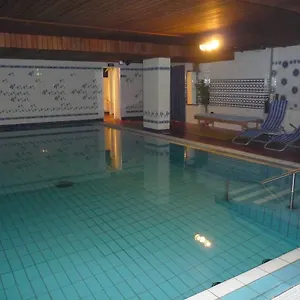 Gr\u00fcnewald Hotel