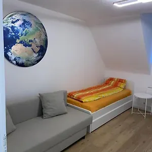 Apartment Mit Arbeitsplatz In Suedstadt