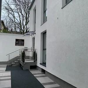 Hr
